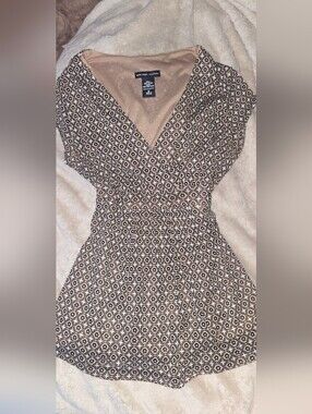New York & Company Beige Black Cream Geometric Long Top - SMALL